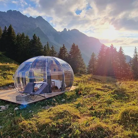 La Tete Ailleurs Bed & Breakfast *
